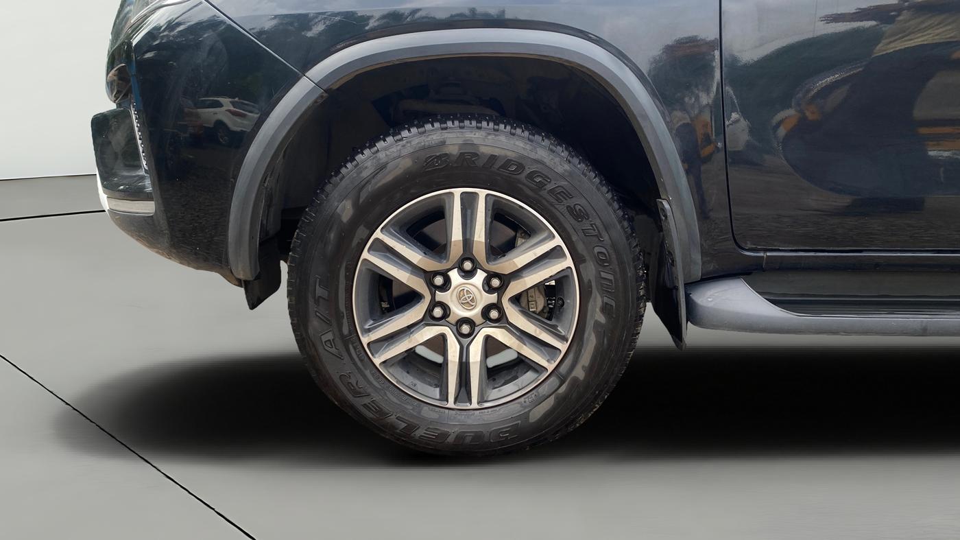 2023 Toyota Fortuner 4X2 AT 2.8 DIESEL, Diesel, Automatic, 36,861 km, Left Front Wheel