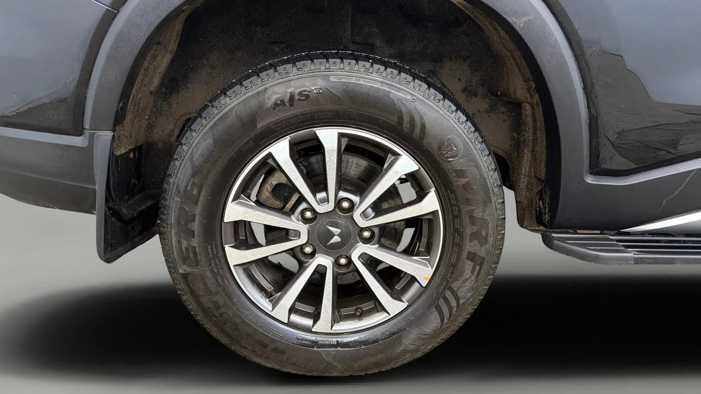 2025 Mahindra SCORPIO-N Z8 Select Petrol MT, Petrol, Manual, 5,055 km, Right Rear Wheel