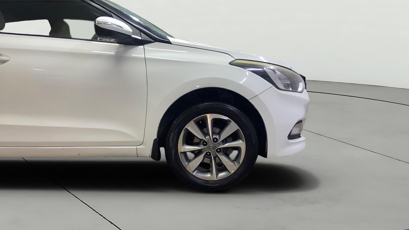 2017 Hyundai Elite i20 ASTA 1.2 DUAL TONE, Petrol, Manual, 1,23,697 km, Right Front Wheel