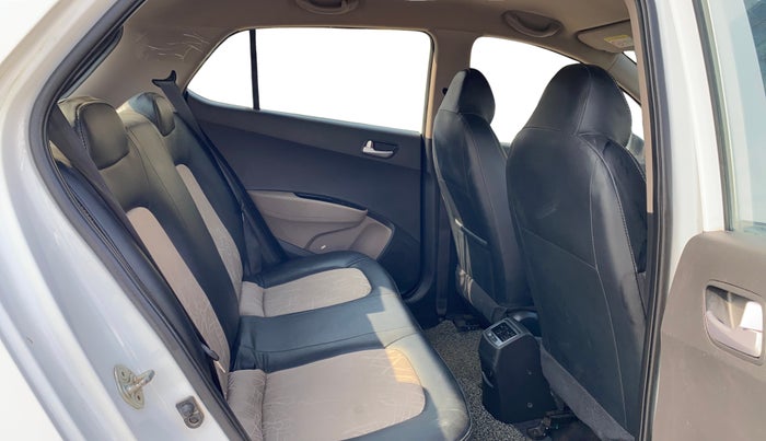 2019 Hyundai Grand i10 SPORTZ 1.2 KAPPA VTVT, Petrol, Manual, 24,267 km, Right Side Rear Door Cabin