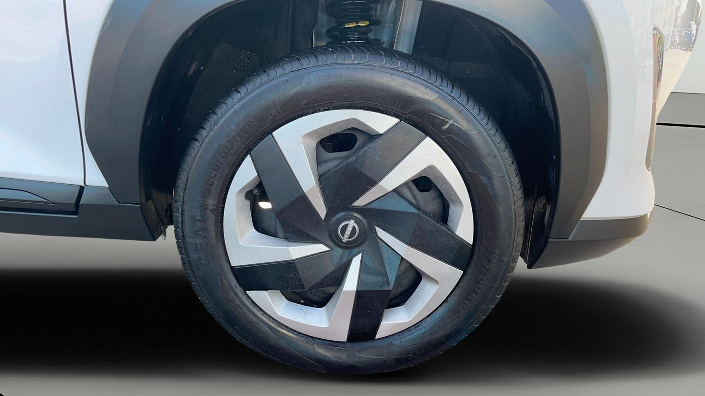 2021 Nissan MAGNITE XL, Petrol, Manual, 9,973 km, Right Front Wheel