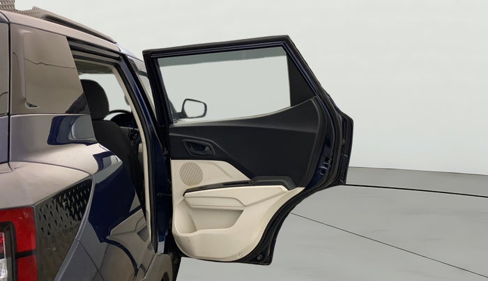 2024 Mahindra XUV 3XO MX3 1.2 L TCMPFI AT, Petrol, Automatic, 2,214 km, RHS Rear Door