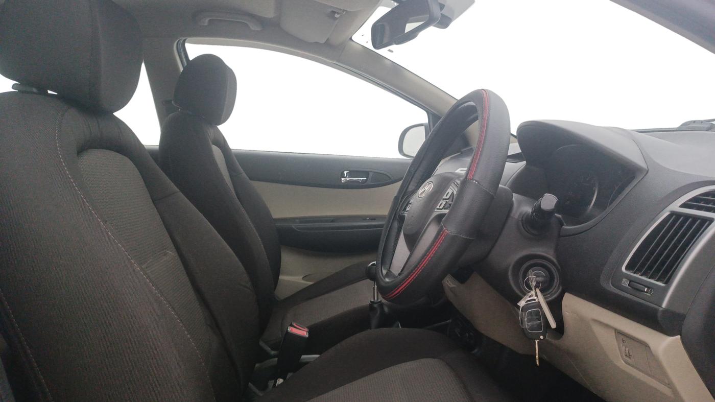 2014 Hyundai i20 SPORTZ 1.2, Petrol, Manual, 66,557 km, Right Side Front Door Cabin