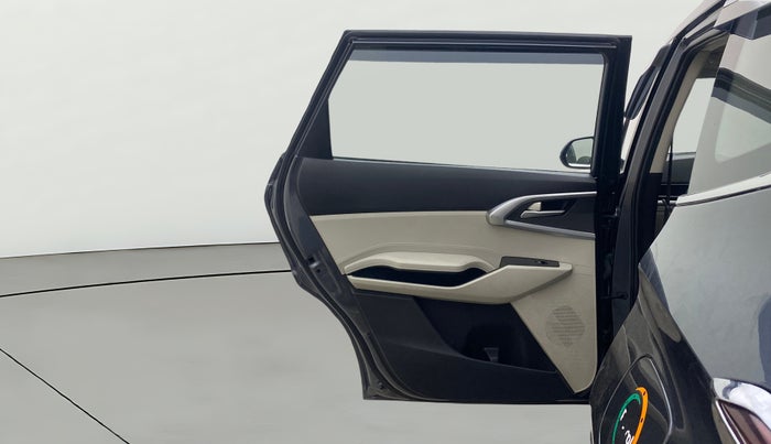 2022 KIA CARENS PRESTIGE 1.4 PETROL 7 STR, Petrol, Manual, 24,555 km, LHS Rear Door