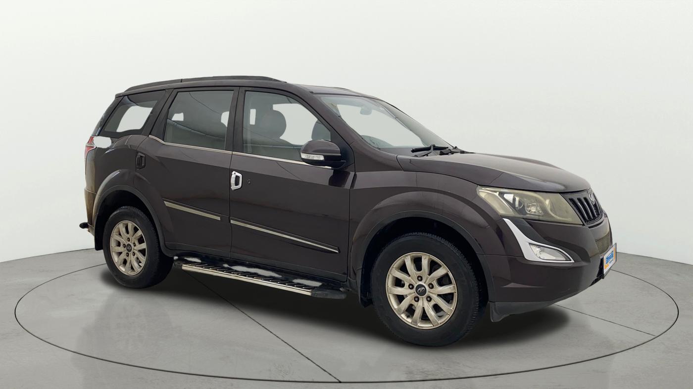 2017 Mahindra XUV500 W10 AT, Diesel, Automatic, 24,661 km, Right Front Diagonal