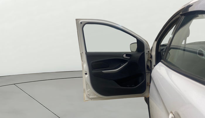 2016 Ford New Figo TITANIUM 1.2 PETROL MT, Petrol, Manual, 96,685 km, LHS Front Door