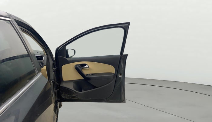 2017 Volkswagen Ameo HIGHLINE1.5L, Diesel, Manual, 1,30,721 km, RHS Front Door