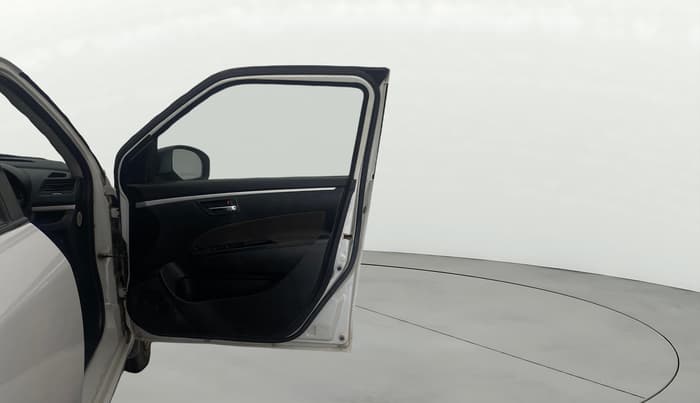 2013 Maruti Swift VXI, Petrol, Manual, 1,25,352 km, RHS Front Door