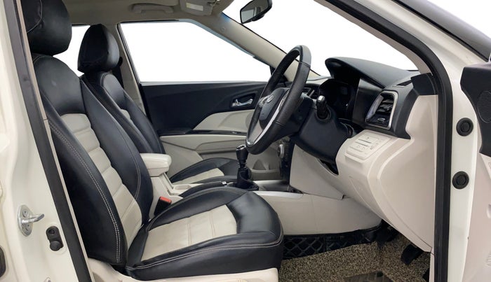 2022 Mahindra XUV300 W8 (O) 1.5 DIESEL, Diesel, Manual, 57,976 km, Right Side Front Door Cabin