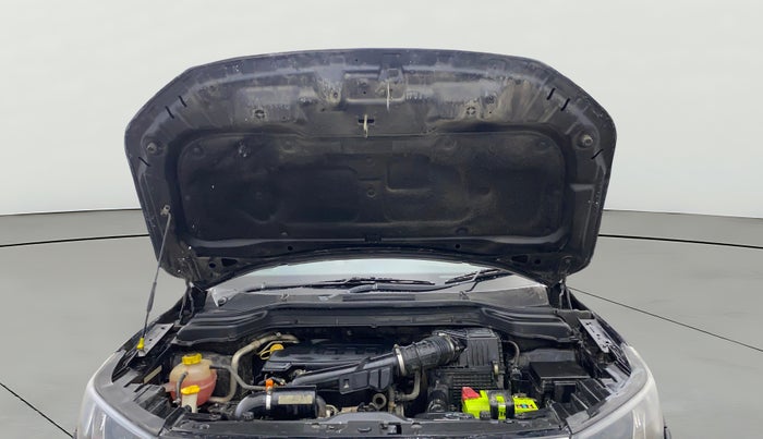 2020 Mahindra XUV300 W8 (O) 1.2 PETROL, Petrol, Manual, 1,04,286 km, Open Bonet