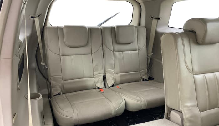 2017 Mahindra XUV500 W8, Diesel, Manual, 27,728 km, Third Seat Row ( optional )