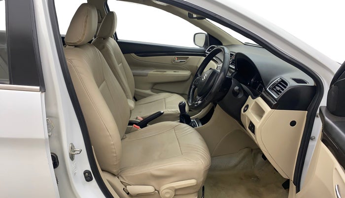 2016 Maruti Ciaz ZDI SHVS, Diesel, Manual, 59,283 km, Right Side Front Door Cabin