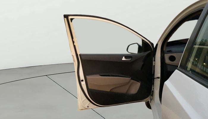 2014 Hyundai Xcent S 1.2, Petrol, Manual, 98,800 km, LHS Front Door