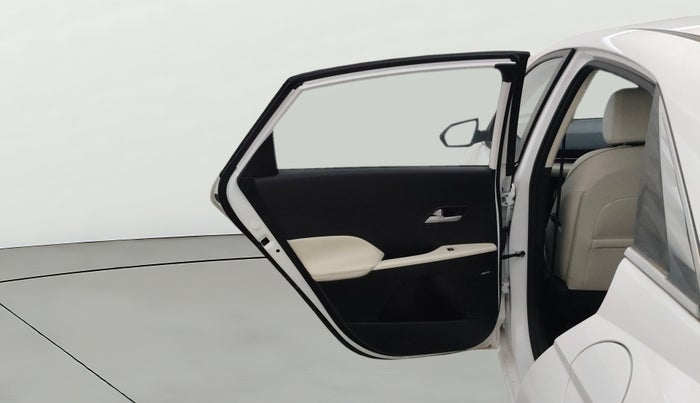 2025 Hyundai Verna SX(O) 1.5 MPI IVT , Petrol, Automatic, 1,398 km, LHS Rear Door