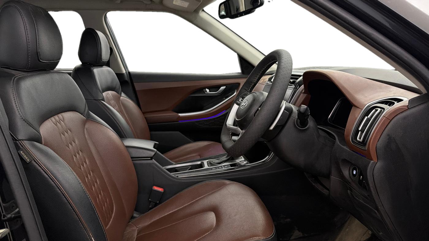 2022 Hyundai ALCAZAR PLATINUM(O) 6STR 1.5 AT, Diesel, Automatic, 1,15,752 km, Right Side Front Door Cabin