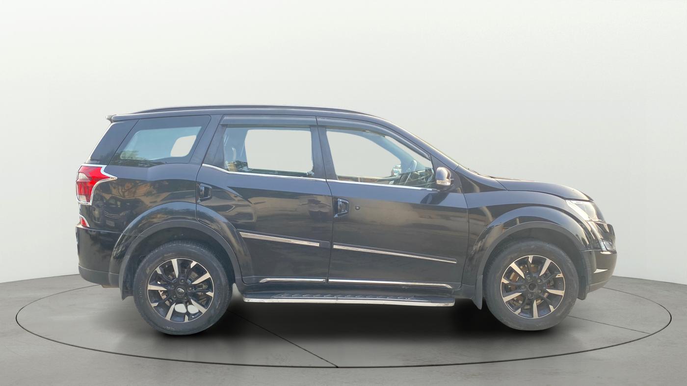 2018 Mahindra XUV500 W11 AT, Diesel, Automatic, 1,07,471 km, Right Side View