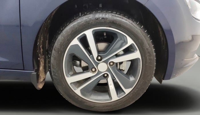 2024 Tata ALTROZ XZA + SUNROOF, Petrol, Automatic, 13,097 km, Right Front Wheel