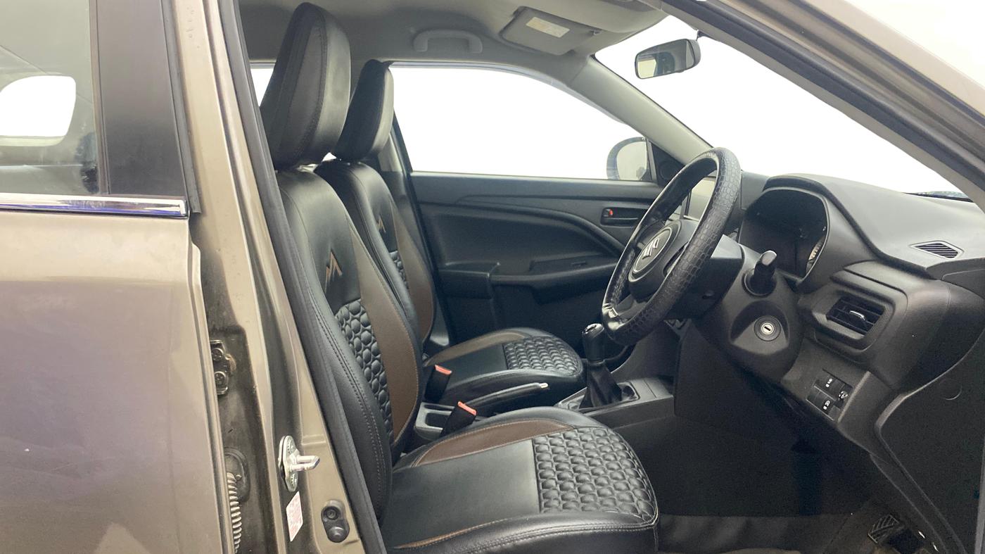 2023 Maruti BREZZA LXI, Petrol, Manual, 34,406 km, Right Side Front Door Cabin