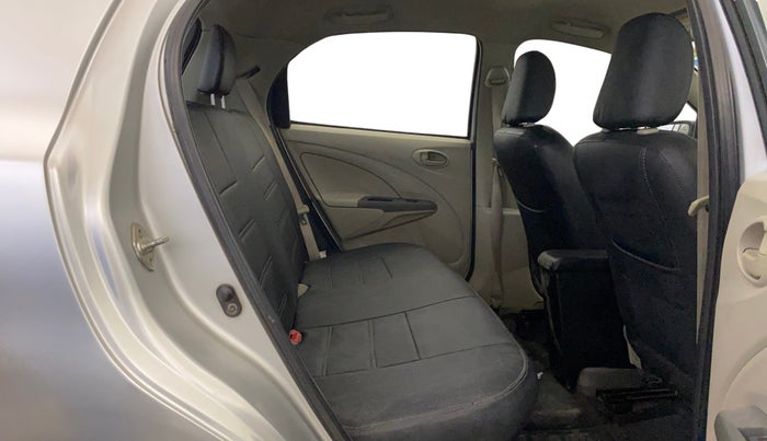 2015 Toyota Etios Liva G, Petrol, Manual, 76,851 km, Right Side Rear Door Cabin