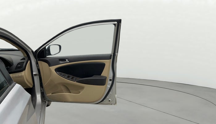 2016 Hyundai Verna 1.6 VTVT SX, Petrol, Manual, 84,819 km, RHS Front Door