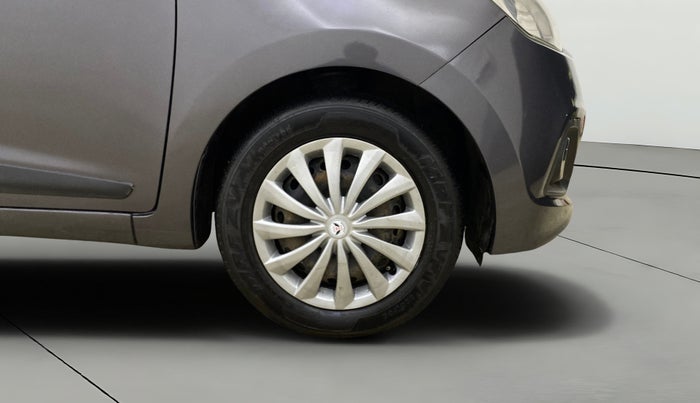 2016 Hyundai Grand i10 SPORTZ 1.1 CRDI, Diesel, Manual, 1,28,999 km, Right Front Wheel