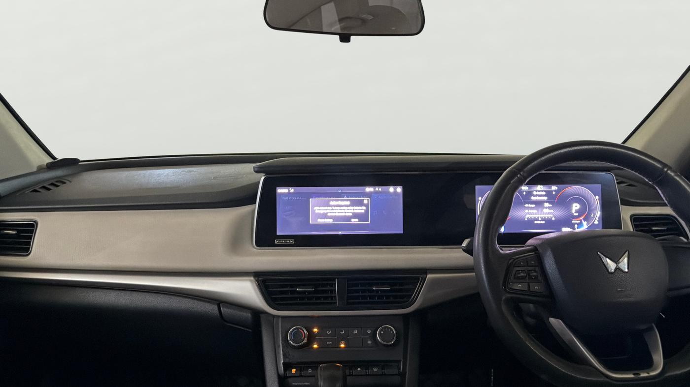 2022 Mahindra XUV700 AX 5 P AT 5 STR, Petrol, Automatic, 53,521 km, Air Conditioner
