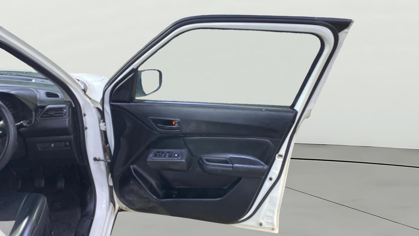 2022 Maruti Swift LXI, Petrol, Manual, 49,484 km, RHS Front Door