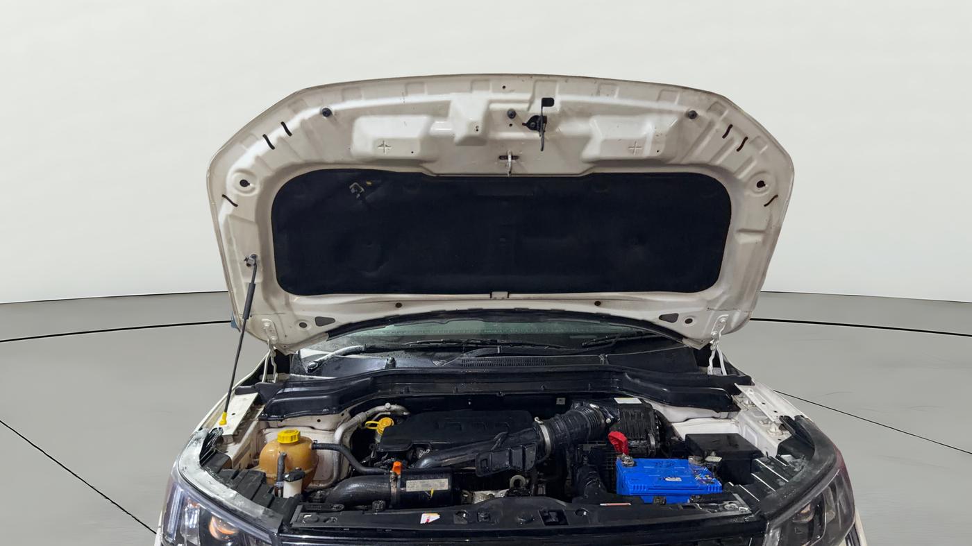 2022 Mahindra XUV300 W8 (O) 1.2 PETROL, Petrol, Manual, 29,859 km, Open Bonet
