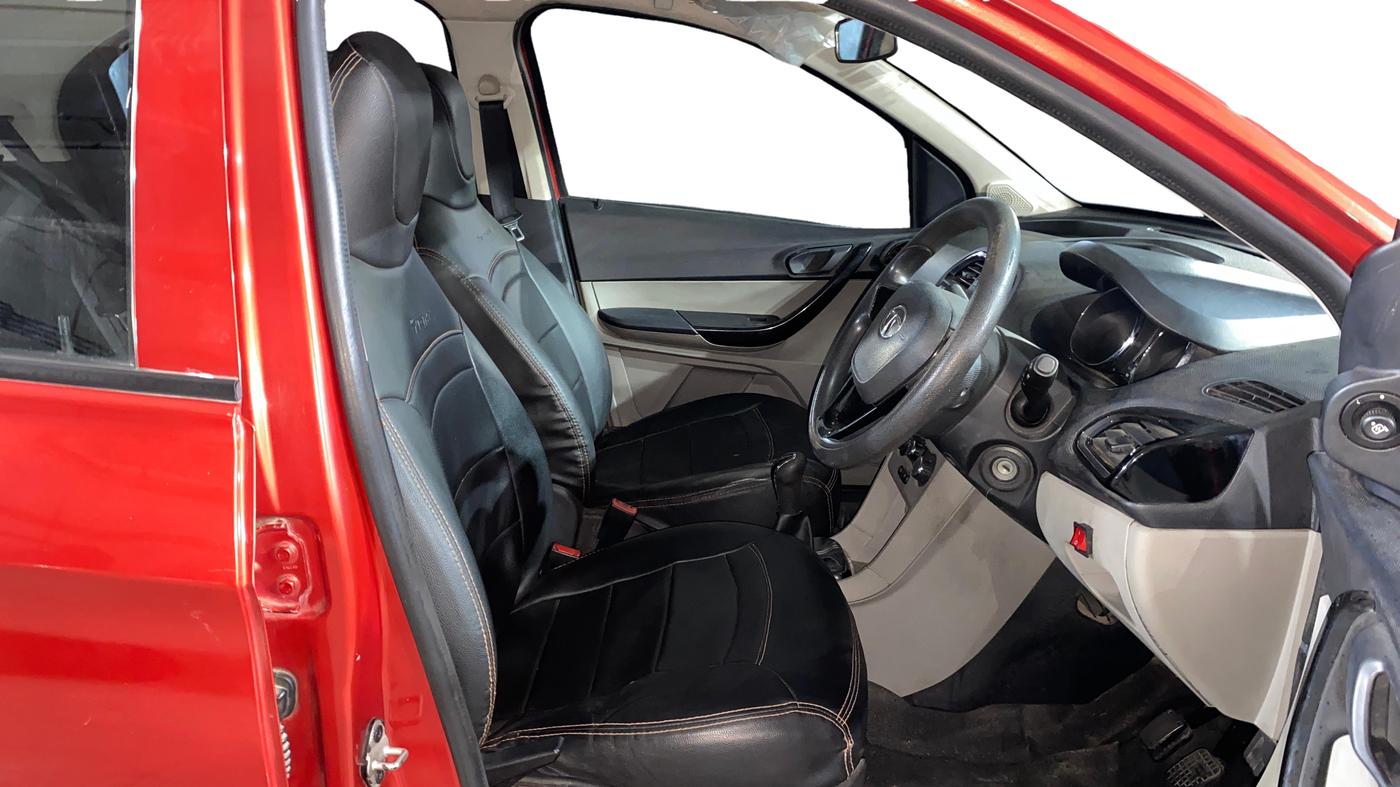 2019 Tata Tiago XT PETROL, Petrol, Manual, 55,589 km, Right Side Front Door Cabin