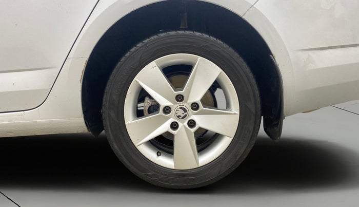 2016 Skoda Octavia STYLE PLUS AT 1.8 TSI, Petrol, Automatic, 94,300 km, Left Rear Wheel