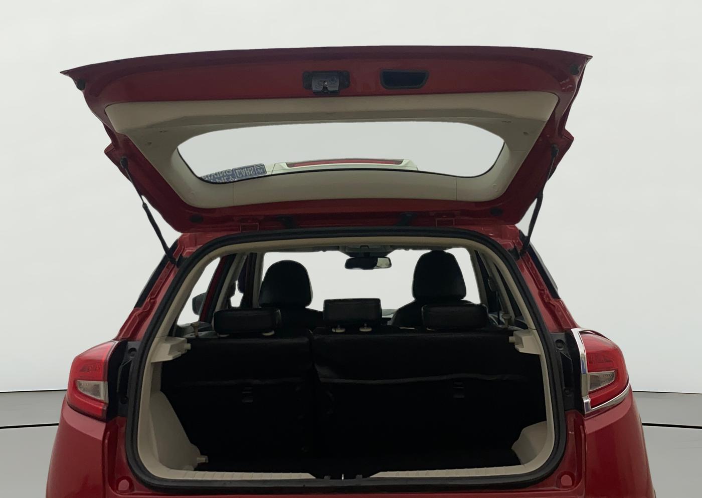 2019 Mahindra XUV300 W8(O) 1.2 PETROL DUAL TONE, Petrol, Manual, 77,714 km, Boot Door Open