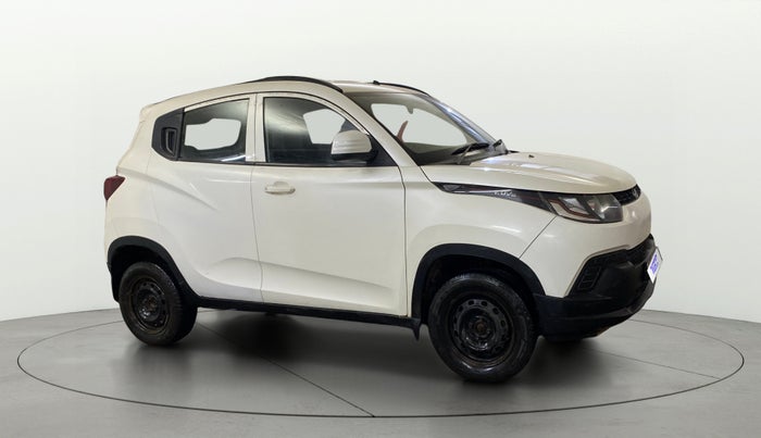 2017 Mahindra Kuv100 K8 6 STR, CNG, Manual, 31,677 km, Right Front Diagonal