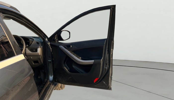 2022 Tata NEXON XM PLUS SUNROOF PETROL, Petrol, Manual, 59,792 km, RHS Front Door