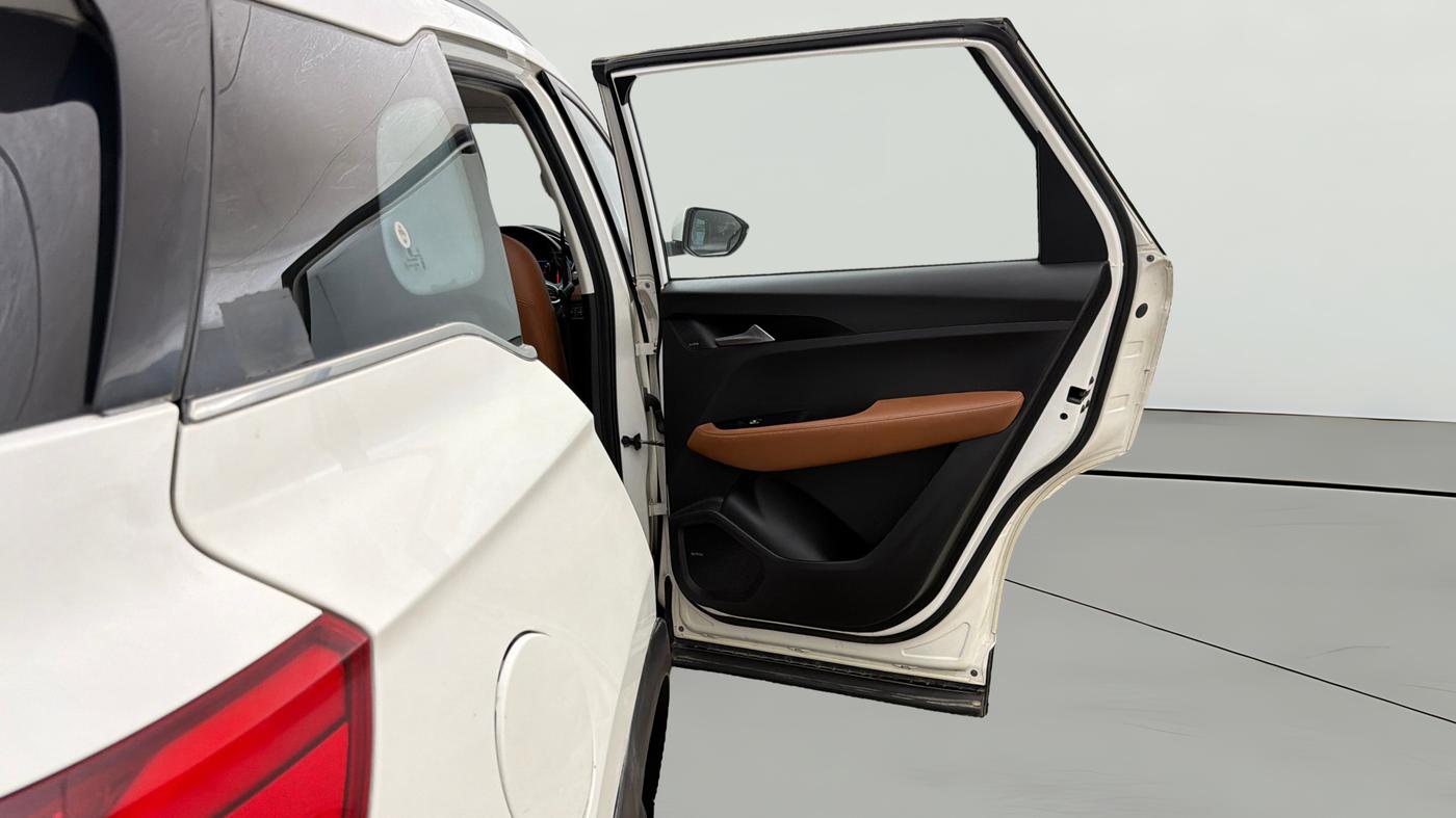 2020 MG HECTOR PLUS SHARP 1.5 PETROL TURBO DCT 6-STR, Petrol, Automatic, 32,671 km, RHS Rear Door