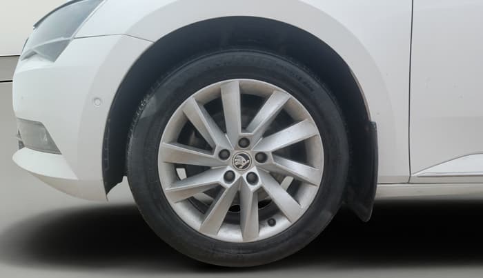 2017 Skoda Superb L&K 1.8 TSI AT, Petrol, Automatic, 80,121 km, Left Front Wheel