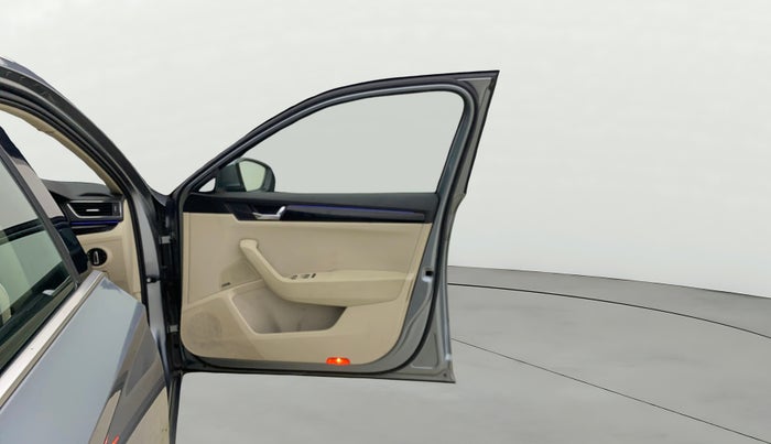 2016 Skoda Superb L&K 1.8 TSI AT, Petrol, Automatic, 52,309 km, RHS Front Door