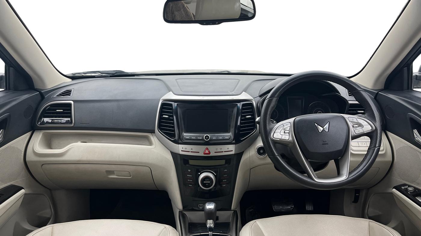 2023 Mahindra XUV300 W8 (O) 1.2 PETROL AMT, Petrol, Automatic, 35,603 km, Dashboard