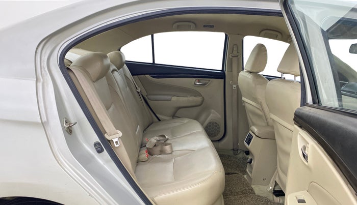 2017 Maruti Ciaz ZDI+ SHVS, Diesel, Manual, 95,421 km, Right Side Rear Door Cabin