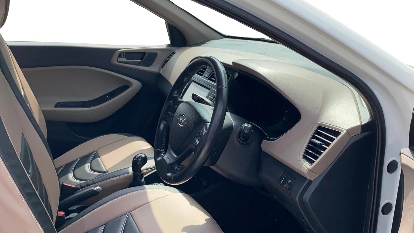2017 Hyundai Elite i20 ASTA 1.2 (O), CNG, Manual, 1,45,989 km, Right Side Front Door Cabin