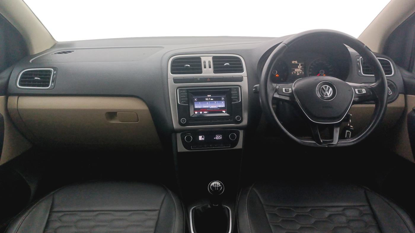 2017 Volkswagen Polo HIGHLINE1.2L, Petrol, Manual, 60,595 km, Dashboard
