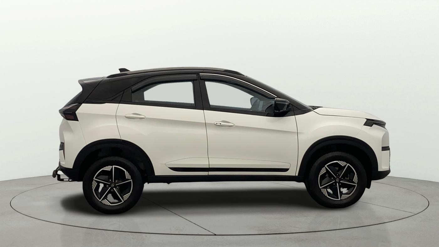 2024 Tata NEXON FEARLESS DUAL TONE 1.2 PETROL, Petrol, Manual, 28,661 km, Right Side View