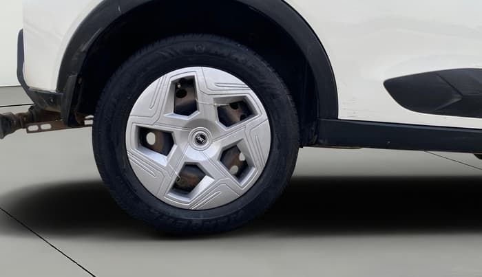 2020 Tata NEXON XM DIESEL, Diesel, Manual, 1,38,241 km, Right Rear Wheel