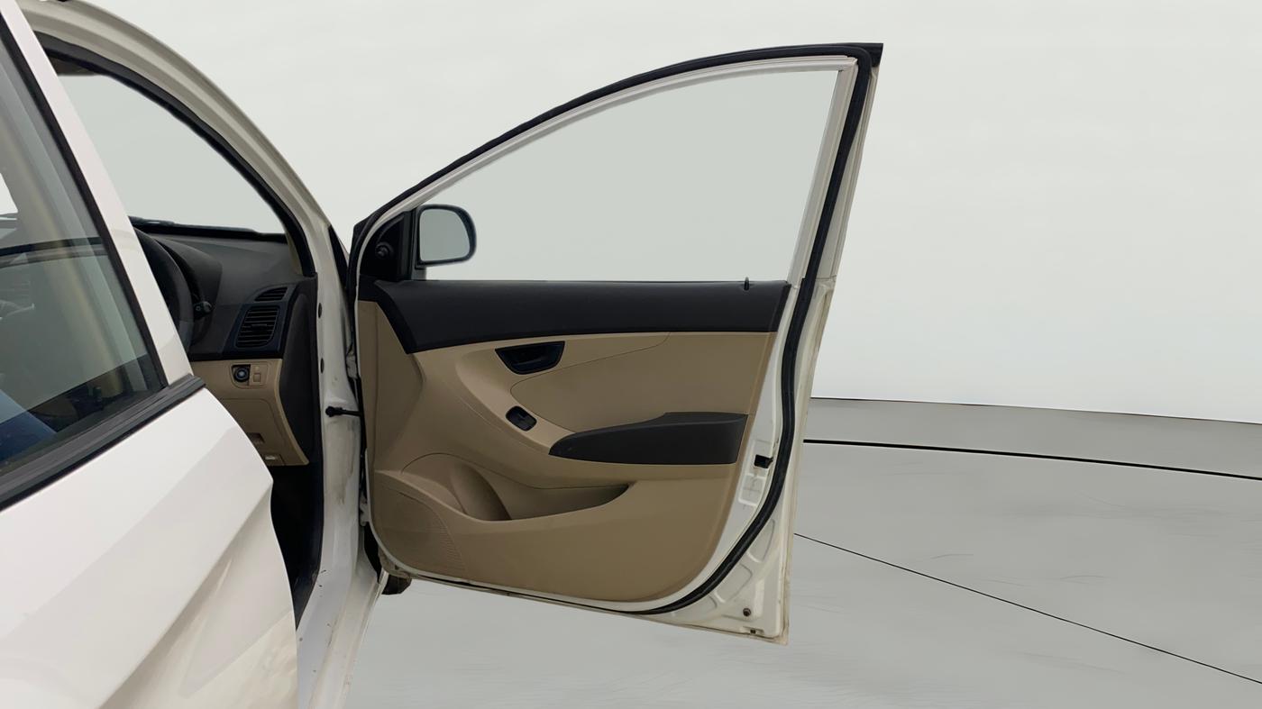 2018 Hyundai Eon MAGNA +, CNG, Manual, 87,974 km, RHS Front Door