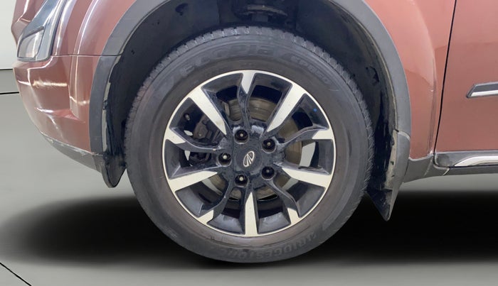 2018 Mahindra XUV500 W11, Diesel, Manual, 52,365 km, Left Front Wheel