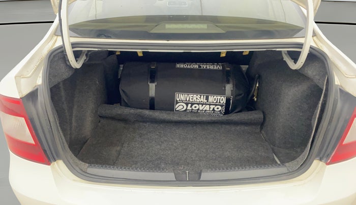 2014 Skoda Rapid ELEGANCE 1.6 MPI AT, CNG, Automatic, 43,105 km, Boot Open Zoomed View