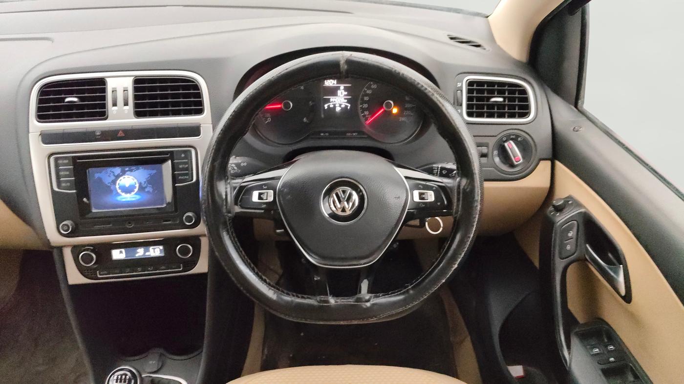2016 Volkswagen Ameo HIGHLINE1.5L, Diesel, Manual, 1,44,002 km, Steering Wheel Close Up