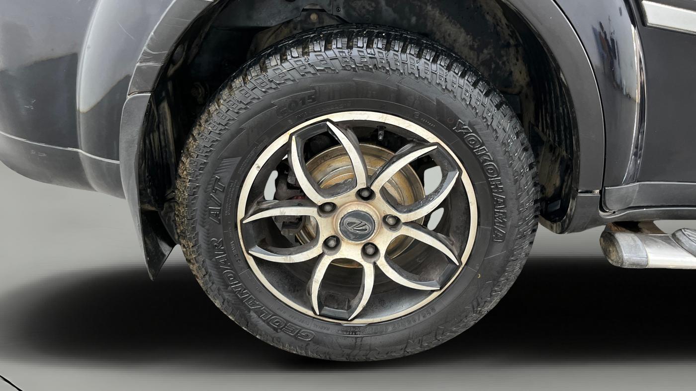2013 Mahindra XUV500 W6, Diesel, Manual, 77,330 km, Right Rear Wheel
