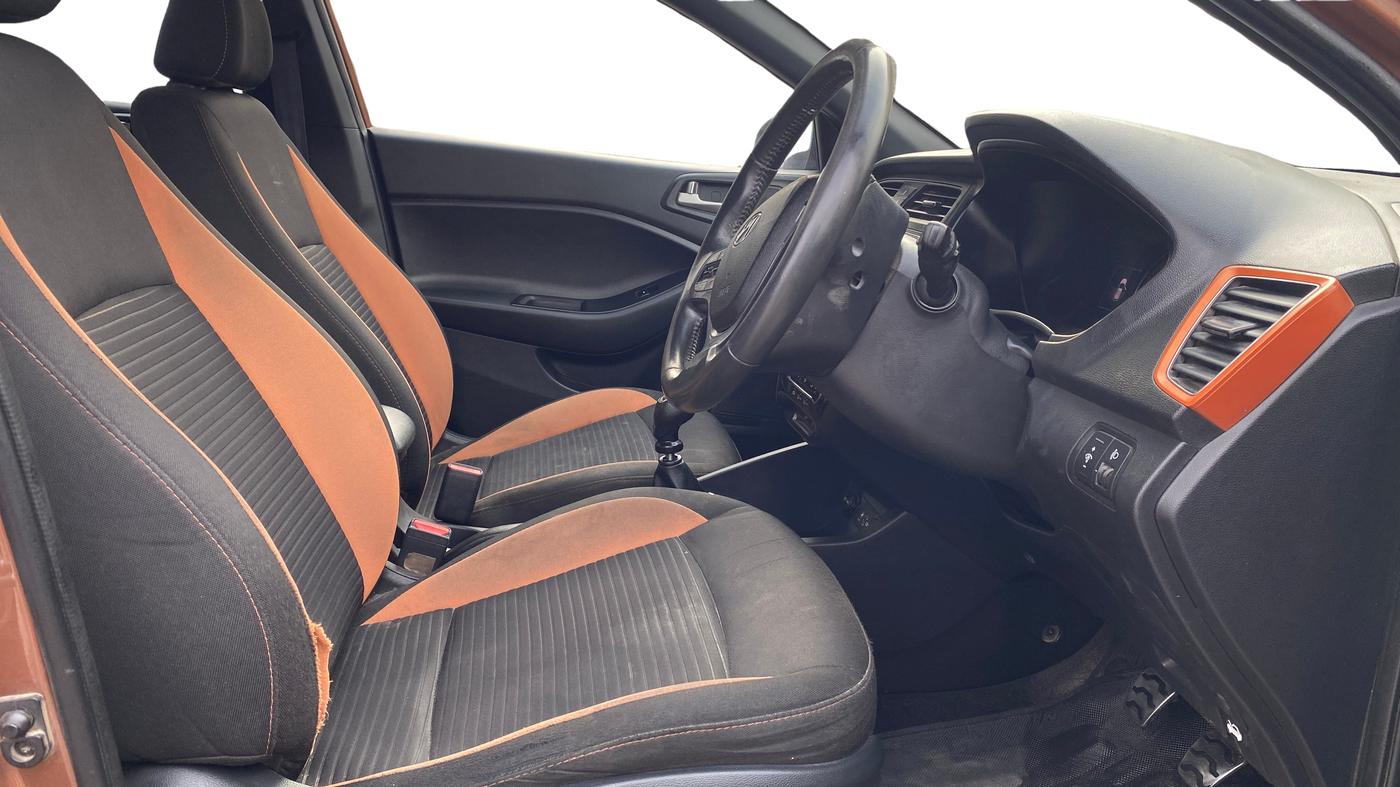 2016 Hyundai i20 Active 1.2 SX, Petrol, Manual, 1,10,521 km, Right Side Front Door Cabin