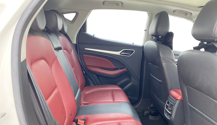 2022 MG ASTOR SAVVY 1.5 CVT S RED, Petrol, Automatic, 18,257 km, Right Side Rear Door Cabin