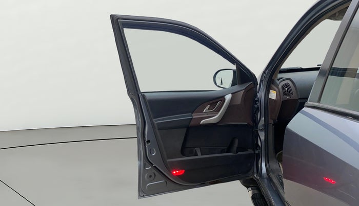 2014 Mahindra XUV500 W8, Diesel, Manual, 77,260 km, LHS Front Door